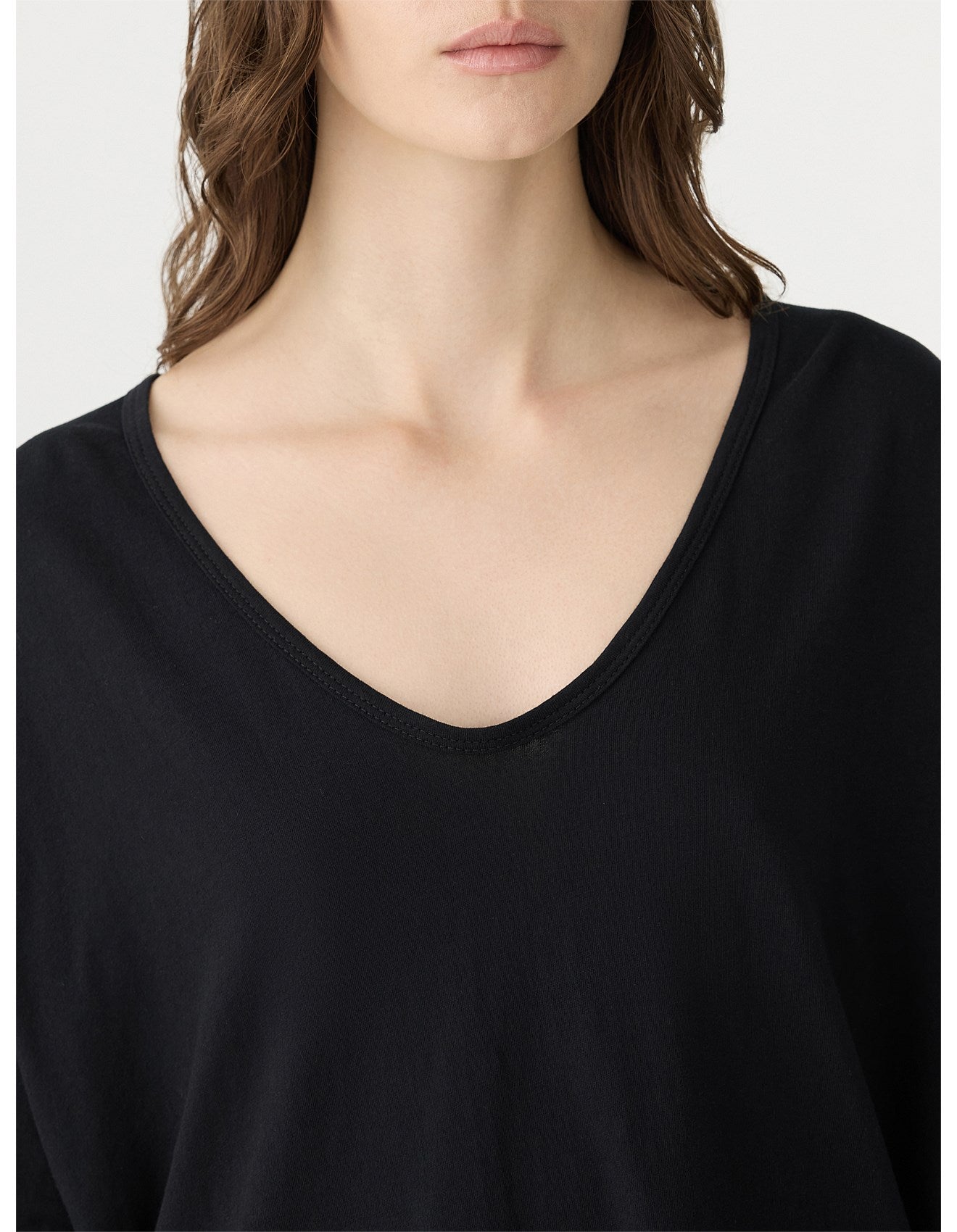 Bassike Vneck Circle LS Tee Black