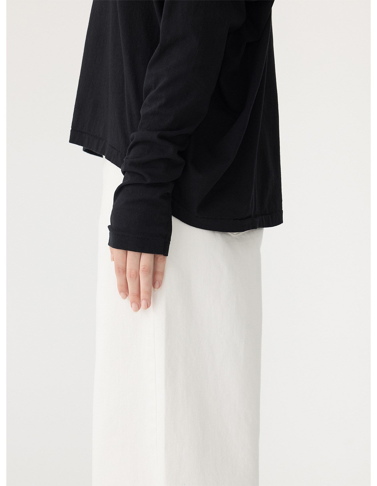 Bassike Vneck Circle LS Tee Black