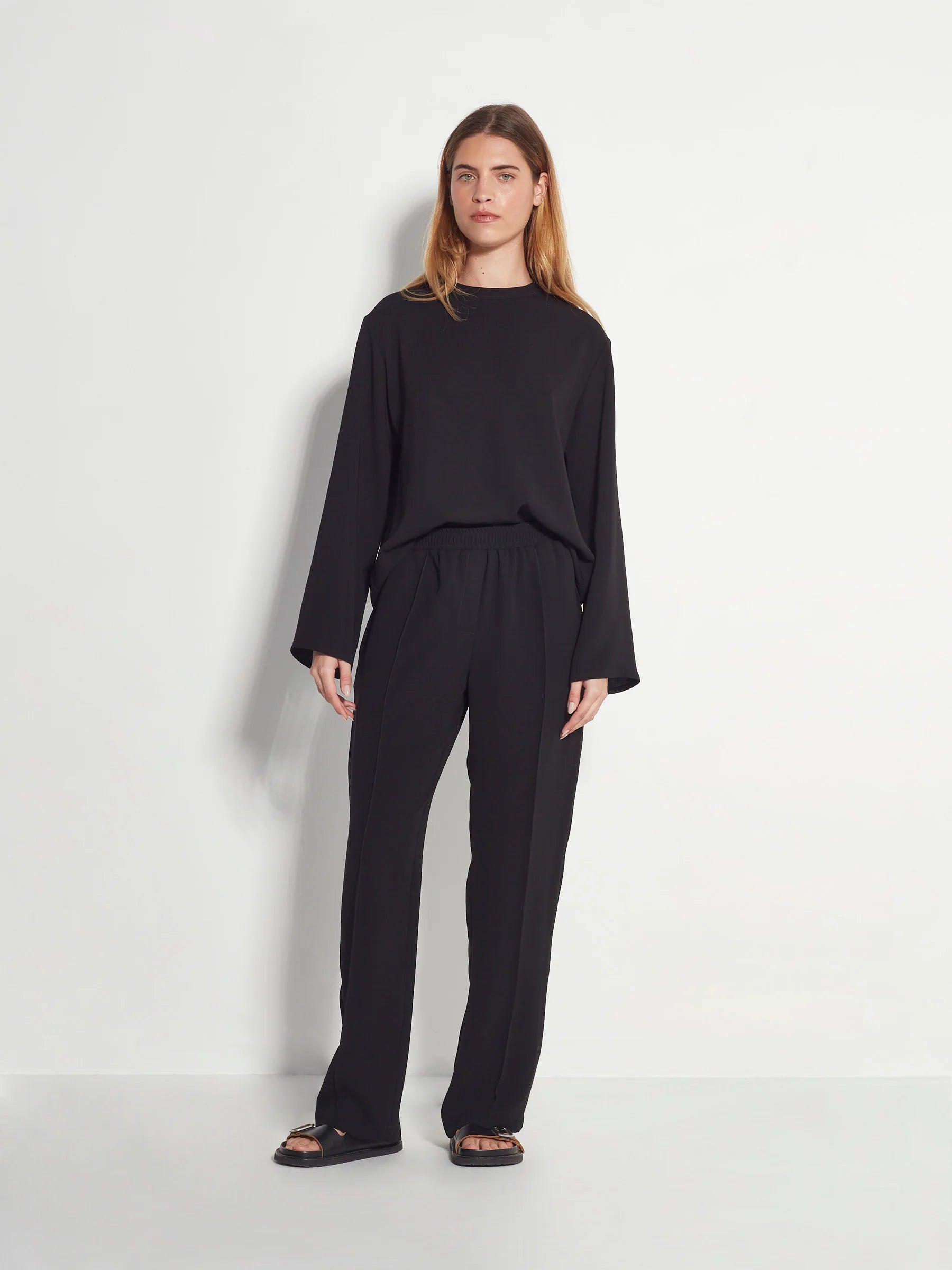 Juliette Hogan Travel Pant Luxe Suiting Black