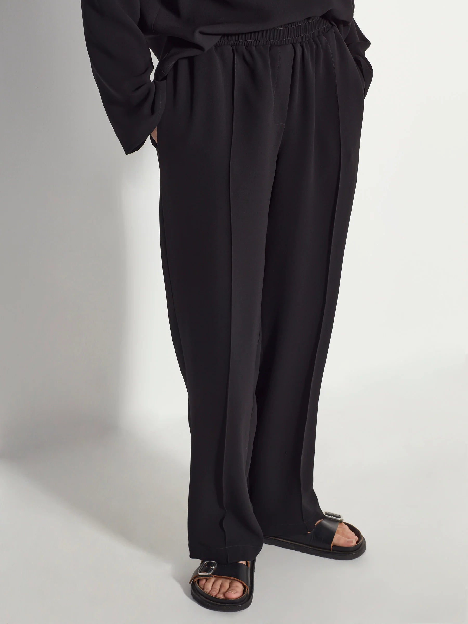 Juliette Hogan Travel Pant Luxe Suiting Black