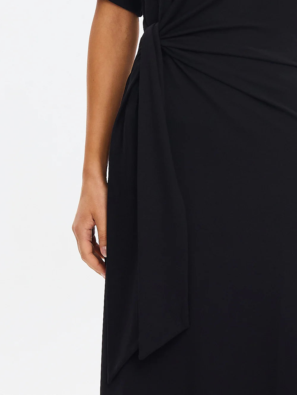 Kivari Erina Maxi Dress Black