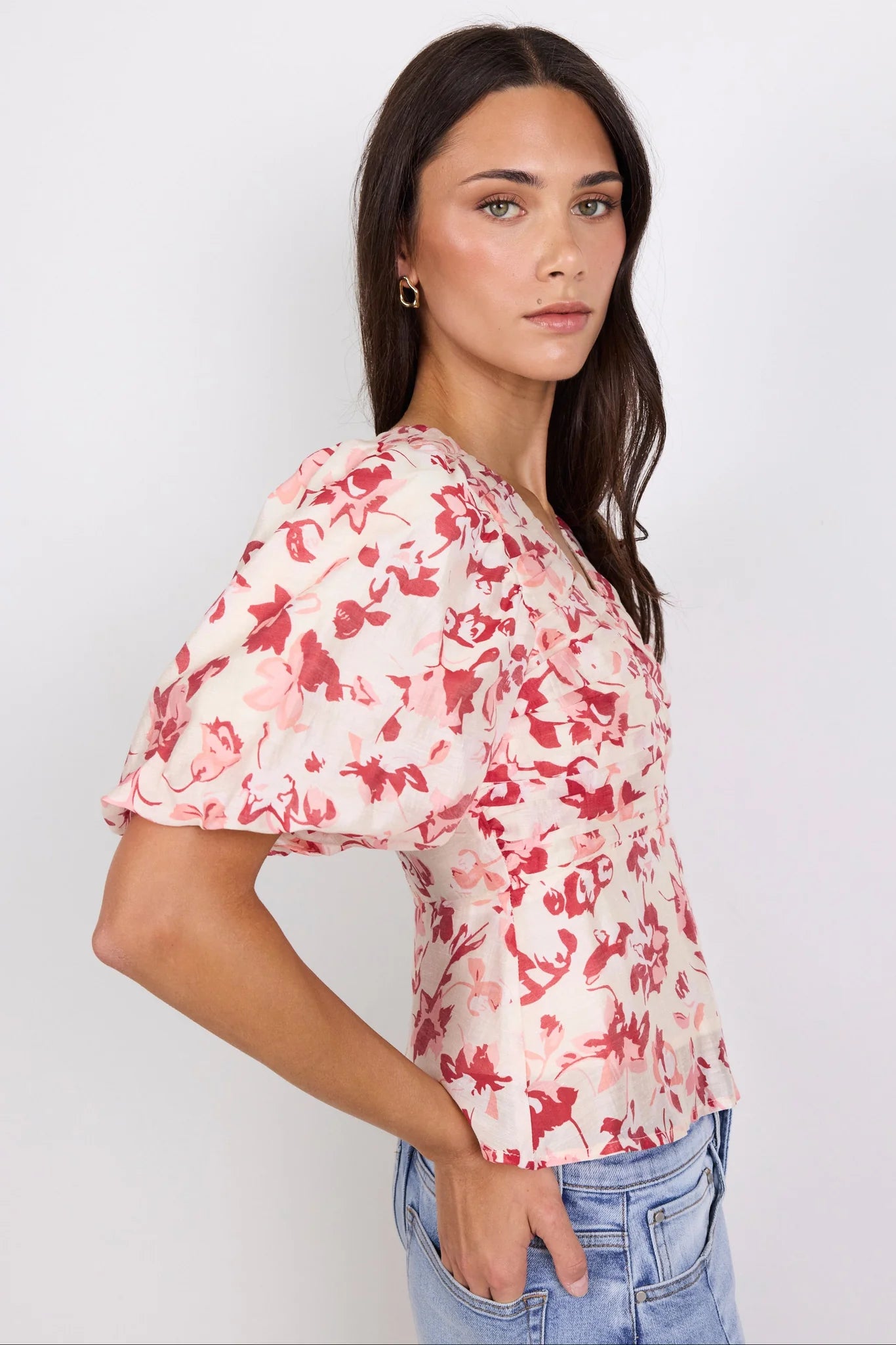 Ivy + Jack Notch Cream Red Poppy Pleat Front Bubble Sleeve Top