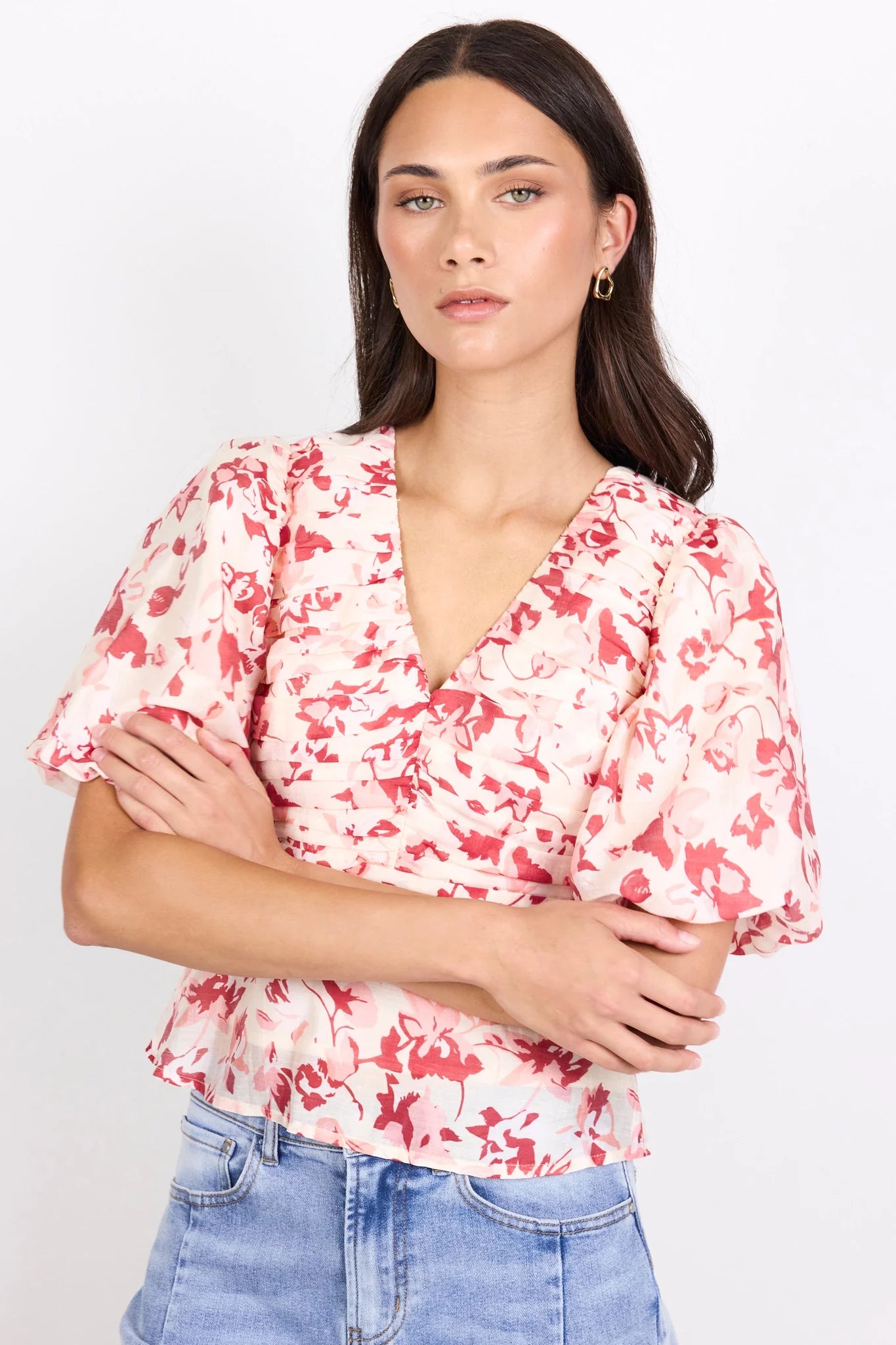 Ivy + Jack Notch Cream Red Poppy Pleat Front Bubble Sleeve Top