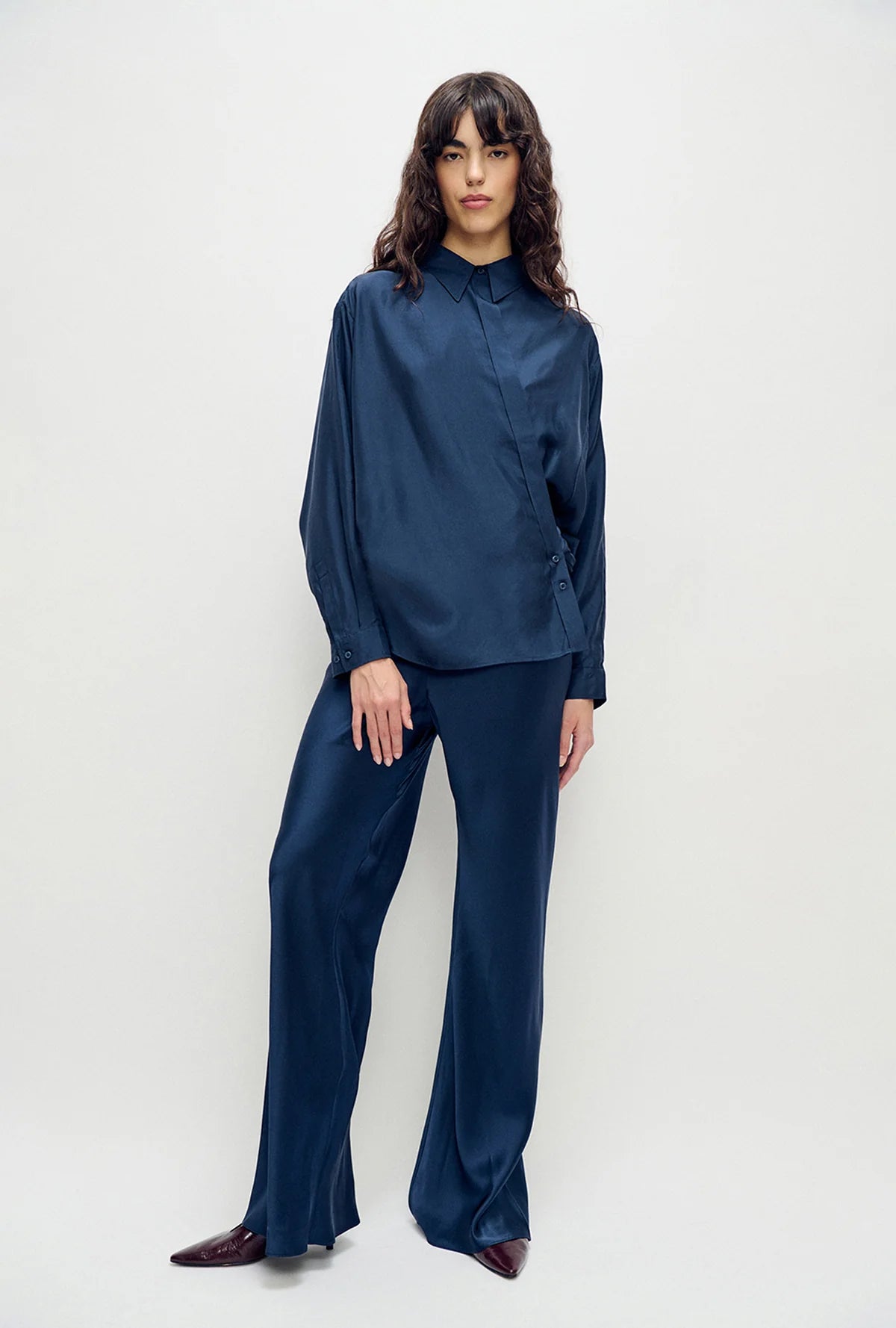 Silk Laundry Habutai Cross Over Shirt Midnight
