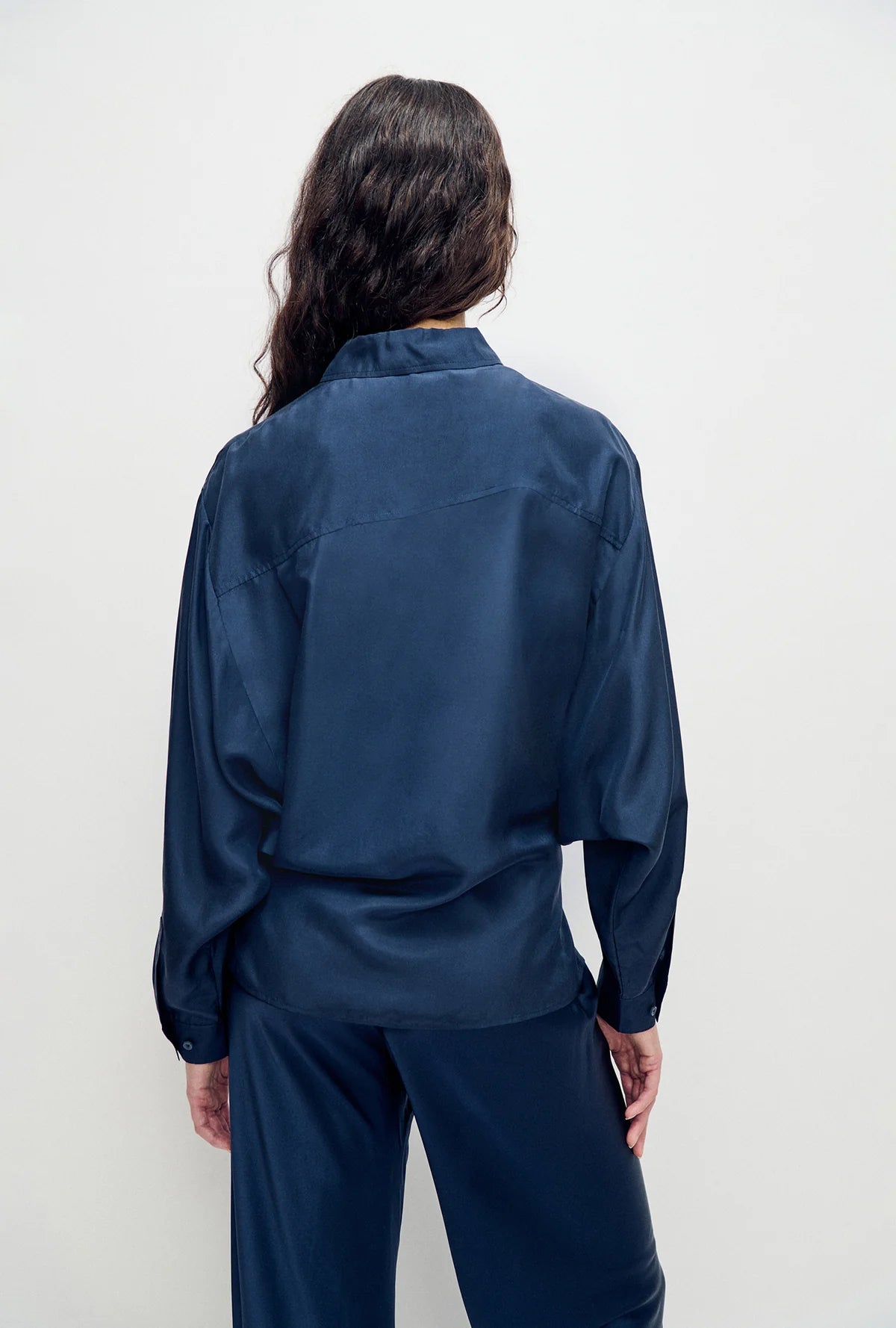 Silk Laundry Habutai Cross Over Shirt Midnight