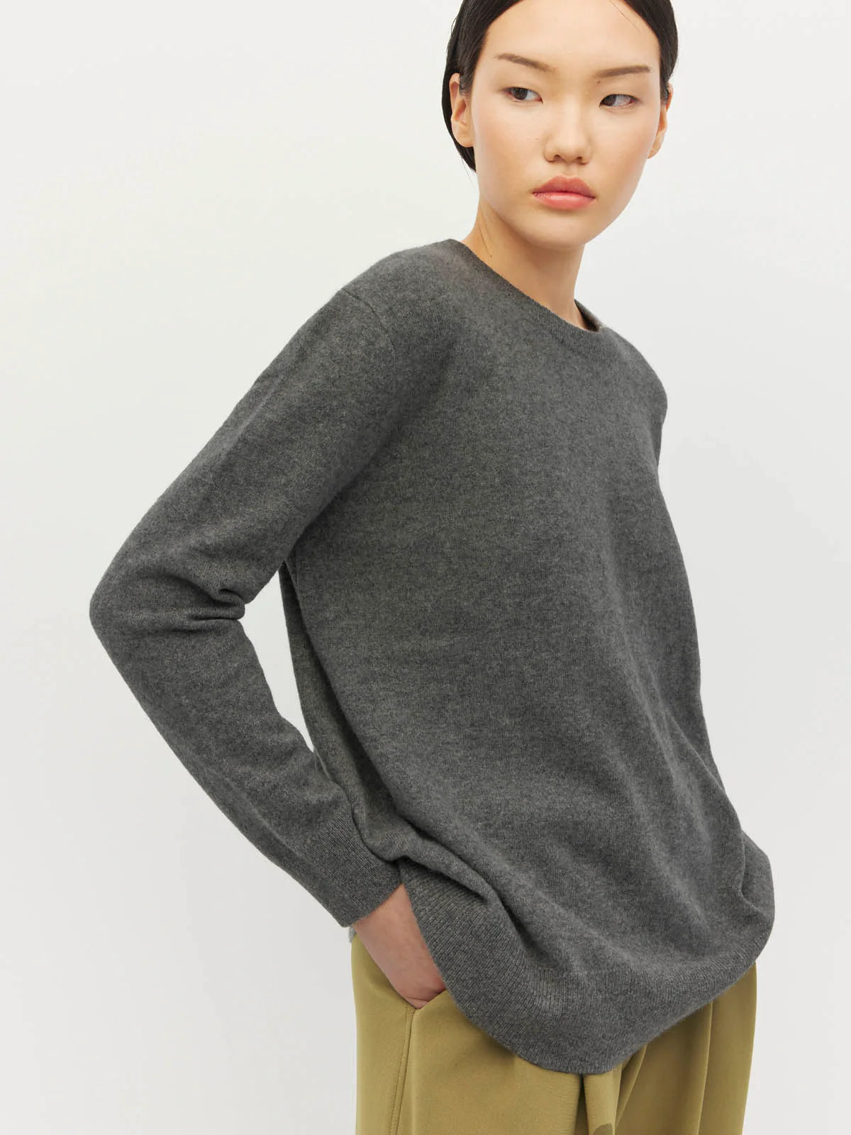 Juliette Hogan Dark Grey 100% cashmere crew neck jumper pullover knit at Two Boutique Matakana